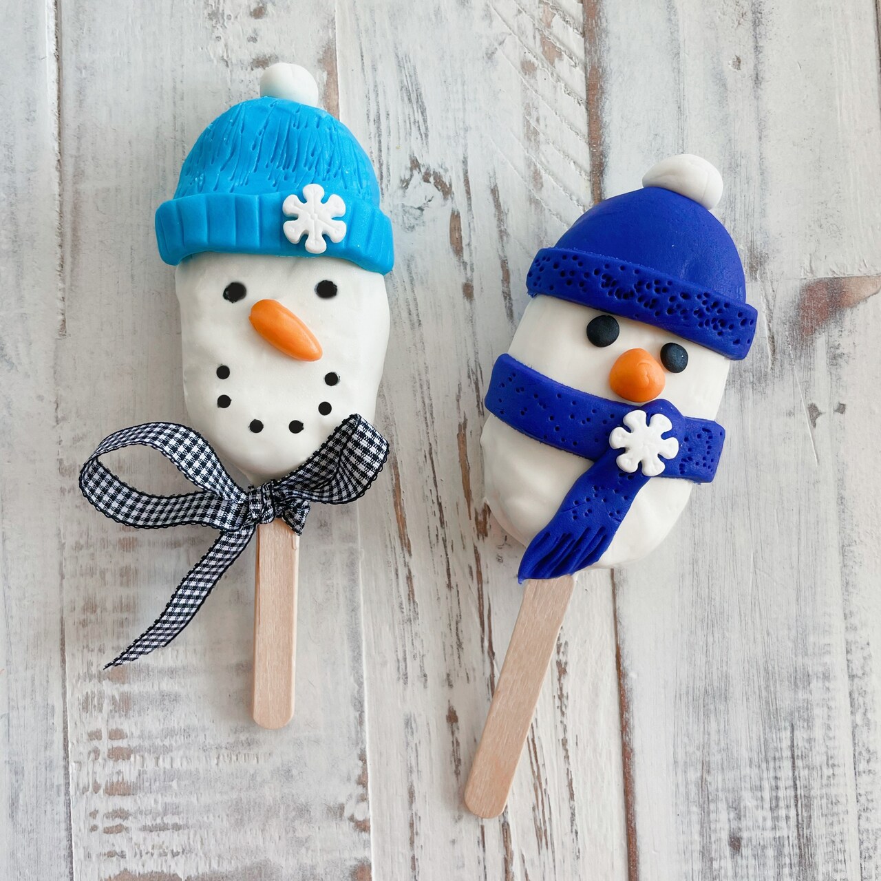Snowman Cakesicles with @wildbakes